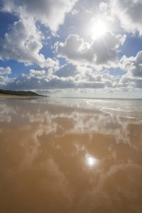 photo credit: Darran Leal  -  Fraser Island eastern beach via photopin (license)